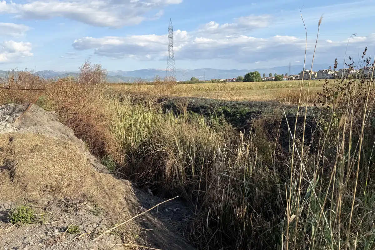 Entwässerungskanal bei Struga in Nordmazedonien