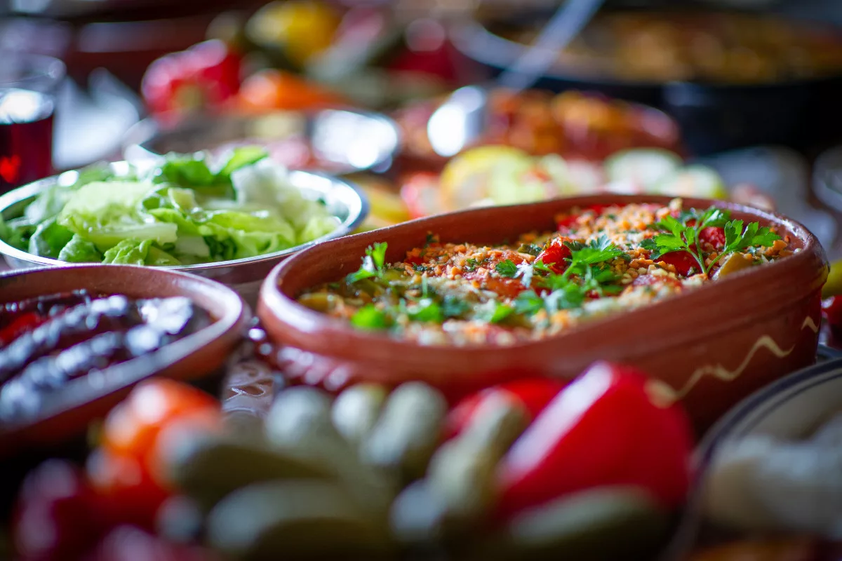 Gedeckter Tisch am Balkan