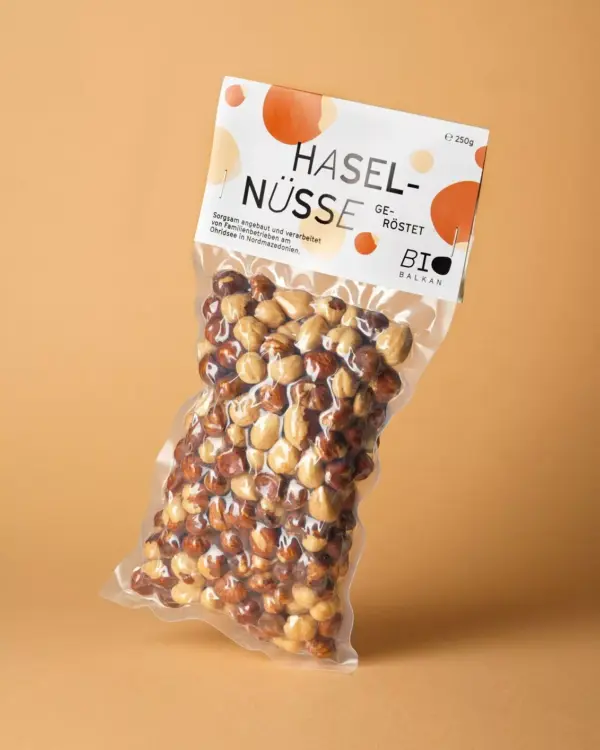 Geröstete Bio Haselnüsse aus Mazedonien in der 250 Gramm Packung von BioBalkan