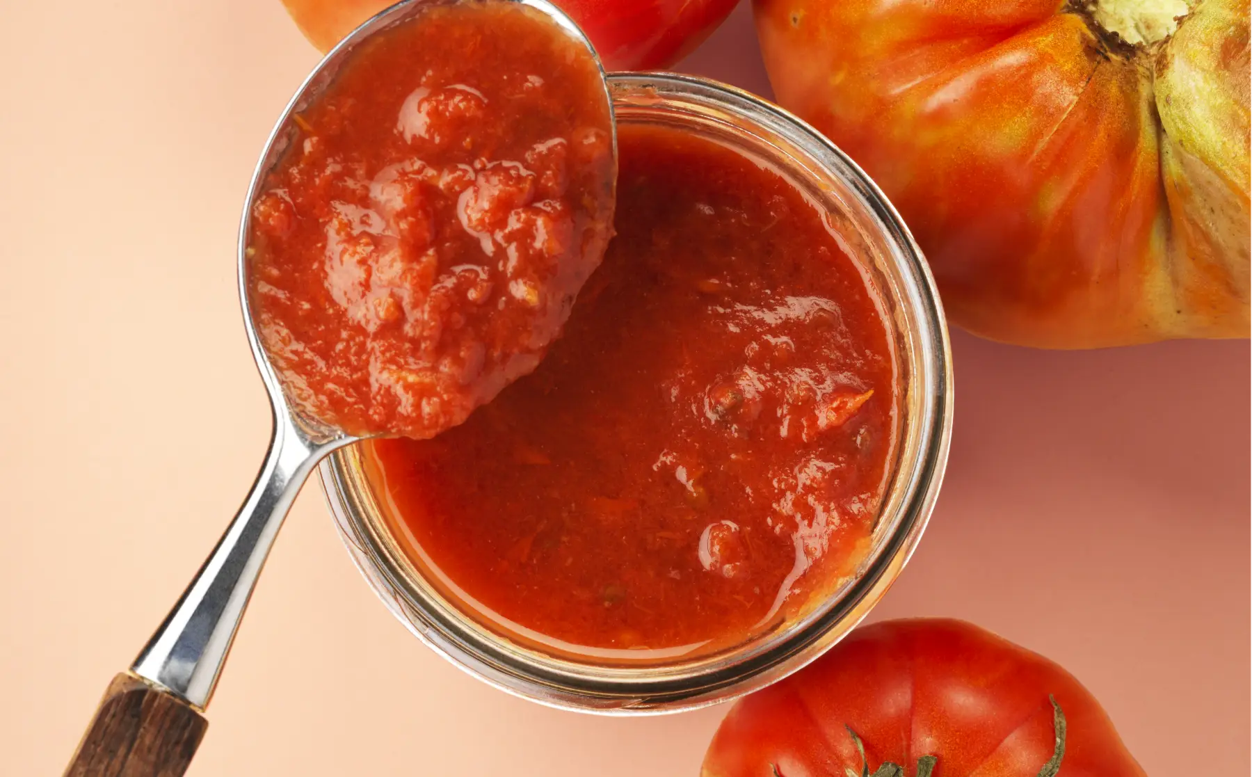 Ein Blick in Glas von Bio Paradajz, Teil des Bundles Špajz von BioBalkan