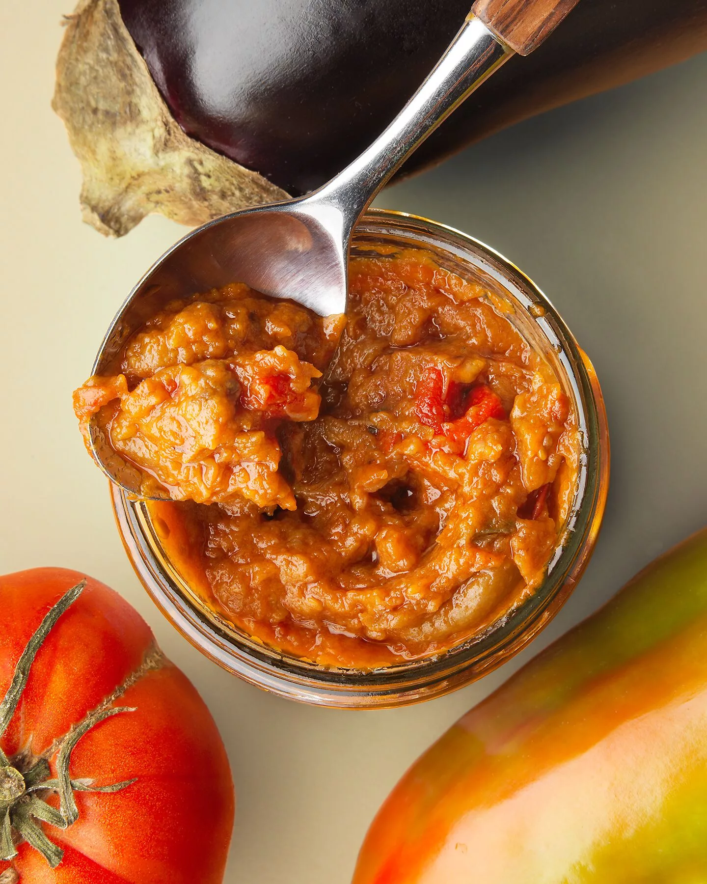 Ein Blick ins Glas von Bio Pindur pikant von BioBalkan