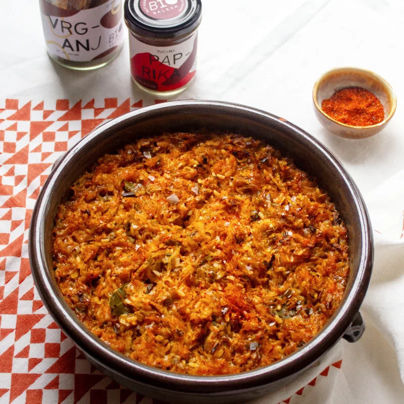 Podvarak oder Podvarok mit Bio Steinpilzen und Paprika